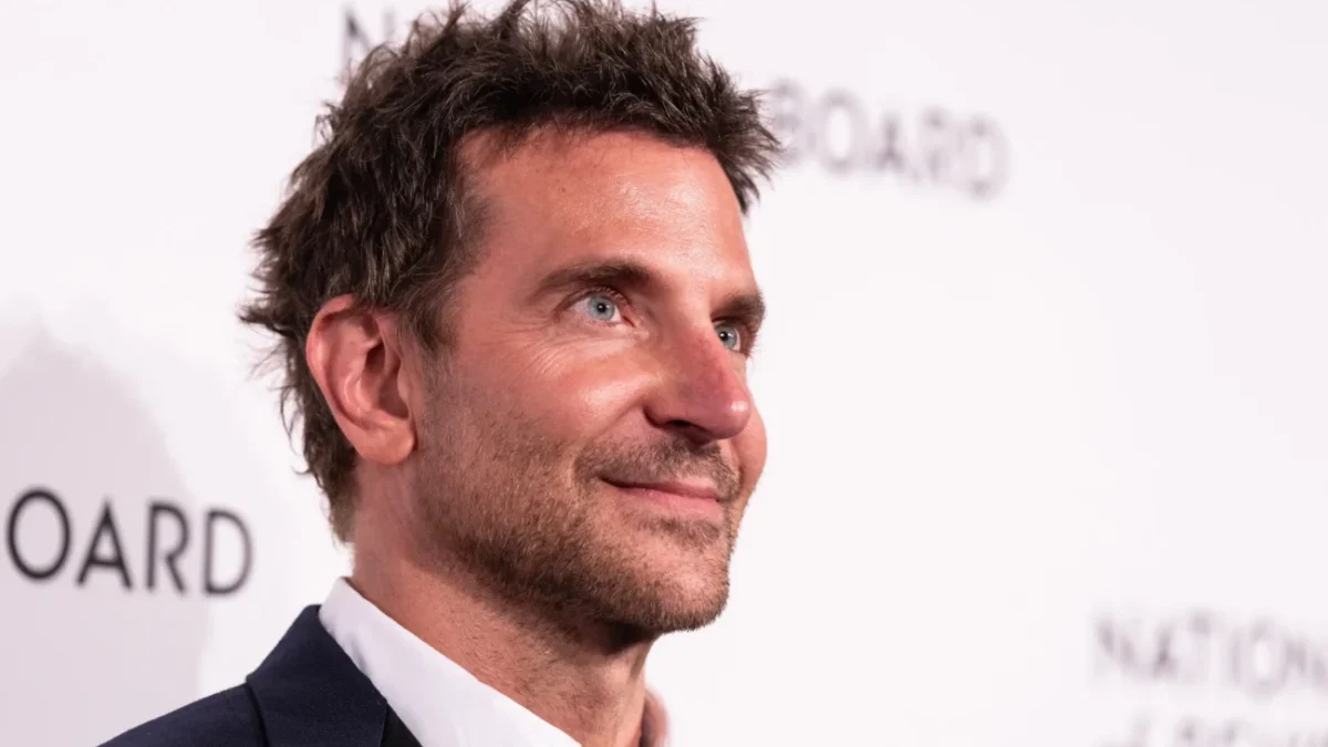 Usmívající se Bradley Cooper