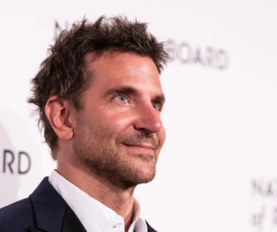 Usmívající se Bradley Cooper