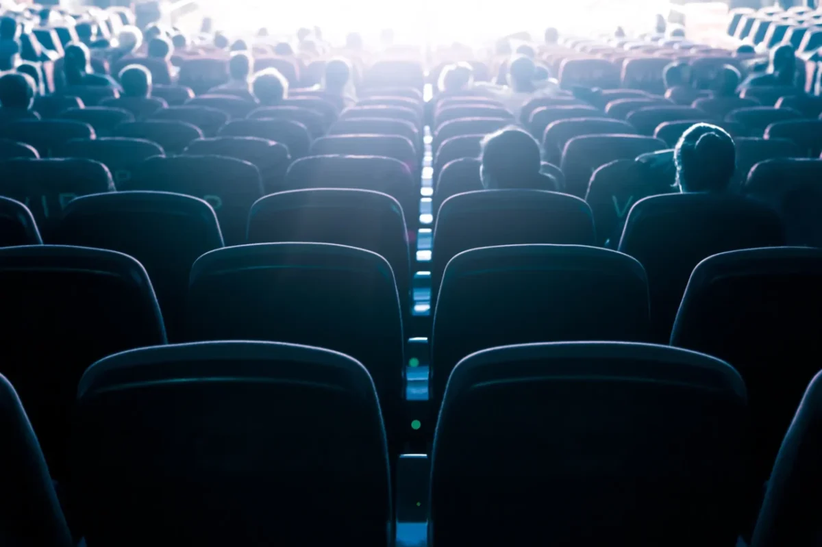 kinosál s lidmi