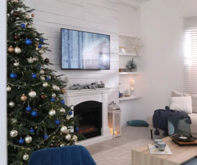 Vánočně vyzdobený obývací pokoj