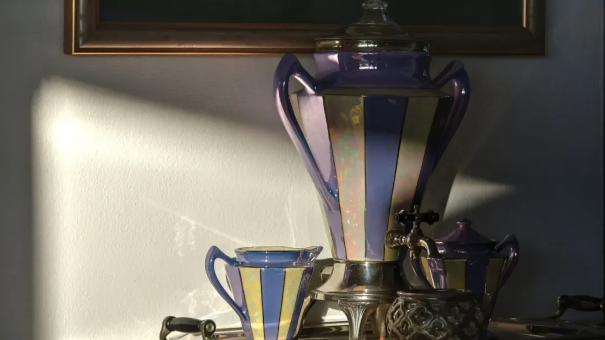 Porcelánová retro kávová konvice ve stylu Art Deco