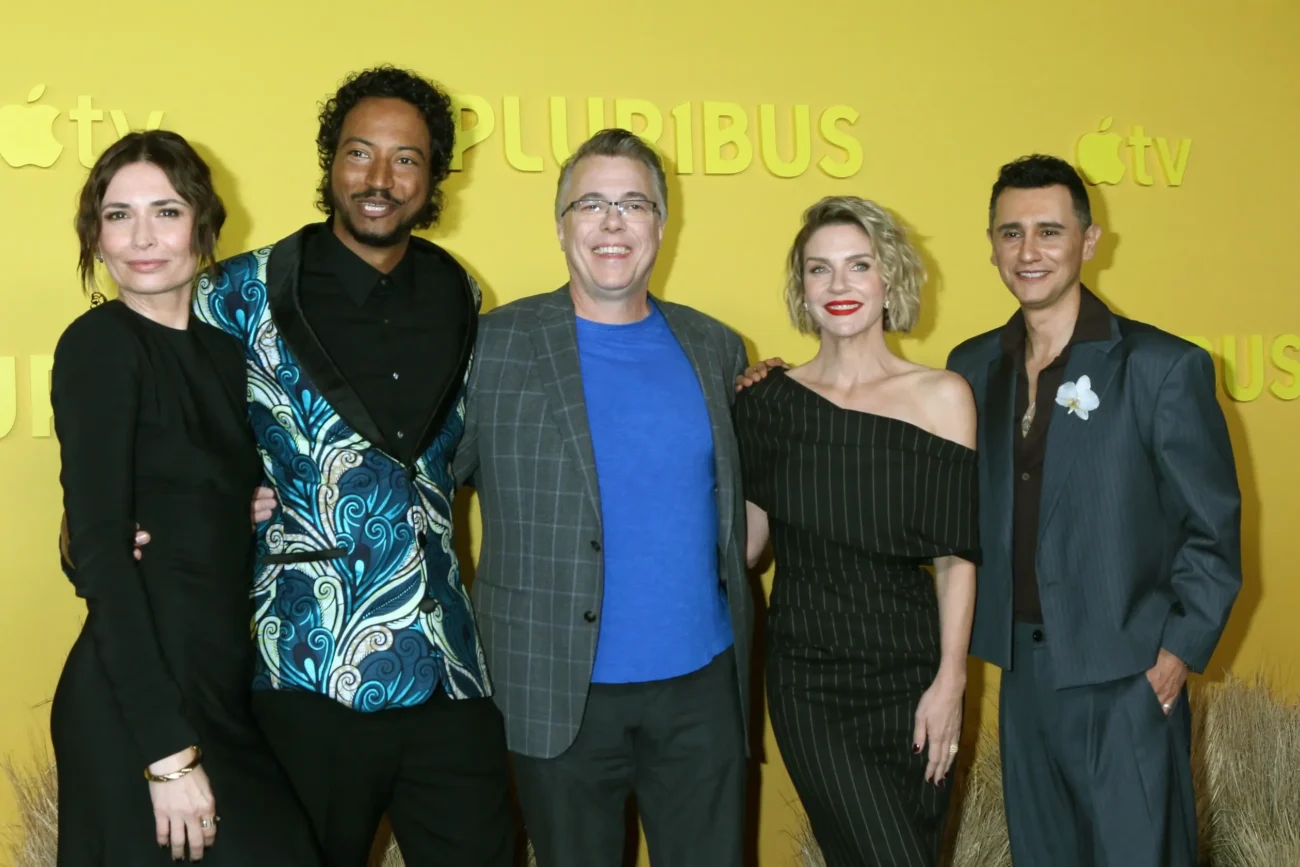 shutterstock_2699023549 1 | TVGURU.cz Tvůrci a herci seriálu Pluribus.