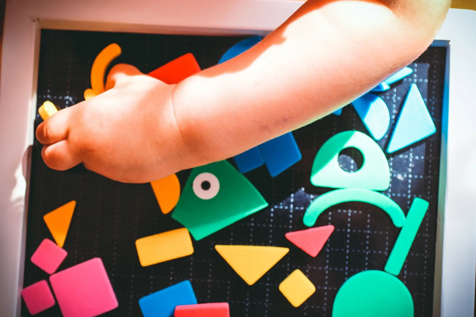 Rozvíjet myšlení formou zábavy můžeme dětem už od prvních krůčků | TVGURU.cz Rozvíjet myšlení formou zábavy můžeme dětem už od prvních krůčků