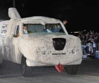 Chlupaté auto z filmu Blbý a blbější.