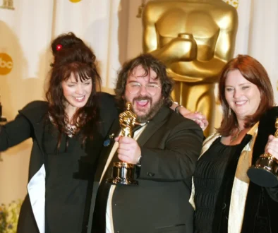 Peter Jackson přebírá oscary.