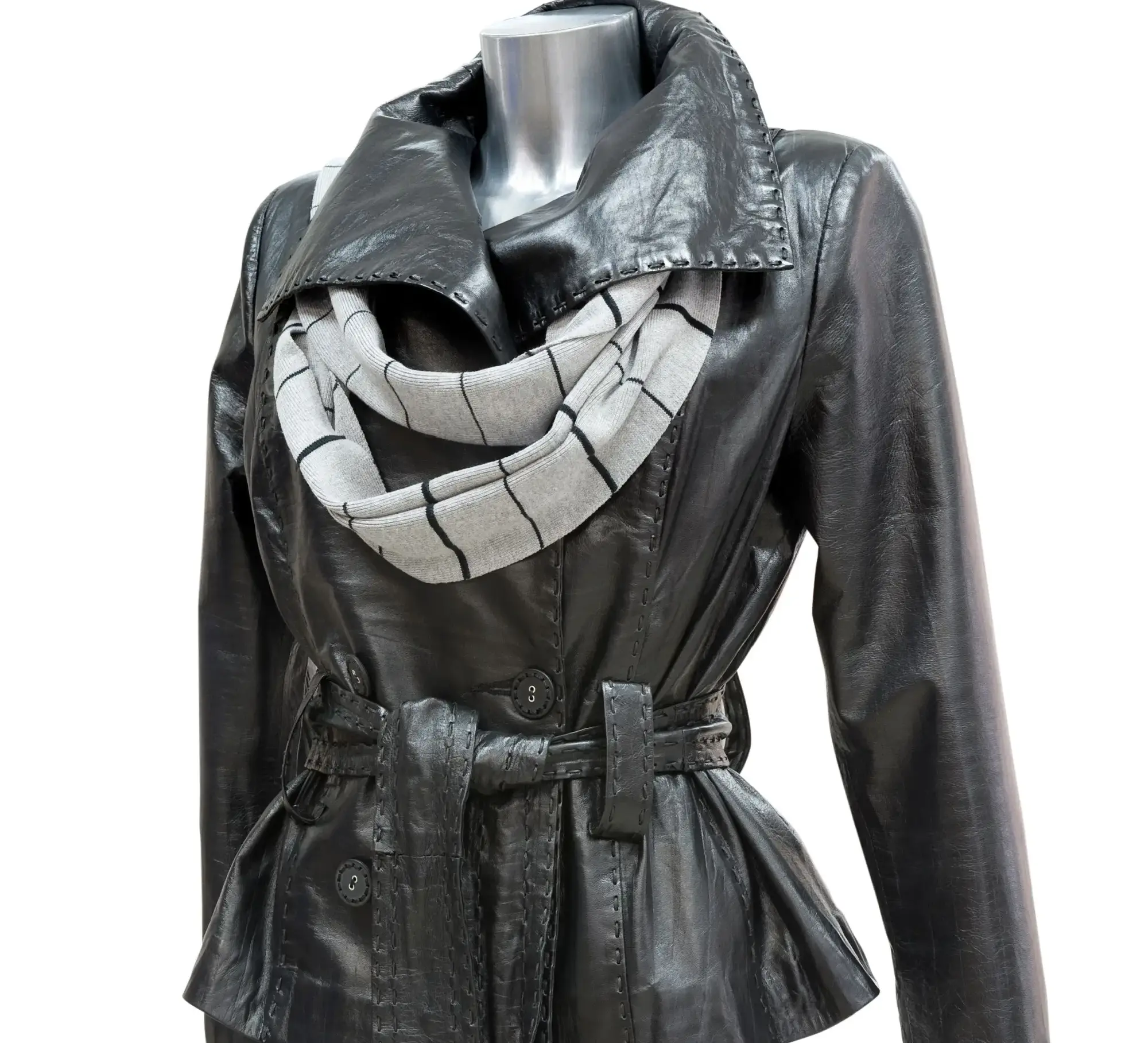 Krátká kožená bunda - pásek zeštíhluje pas | TVGURU.cz Krátká kožená bunda - pásek zeštíhluje pas