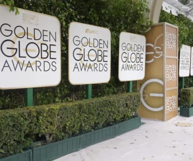 plakát v živém plotu