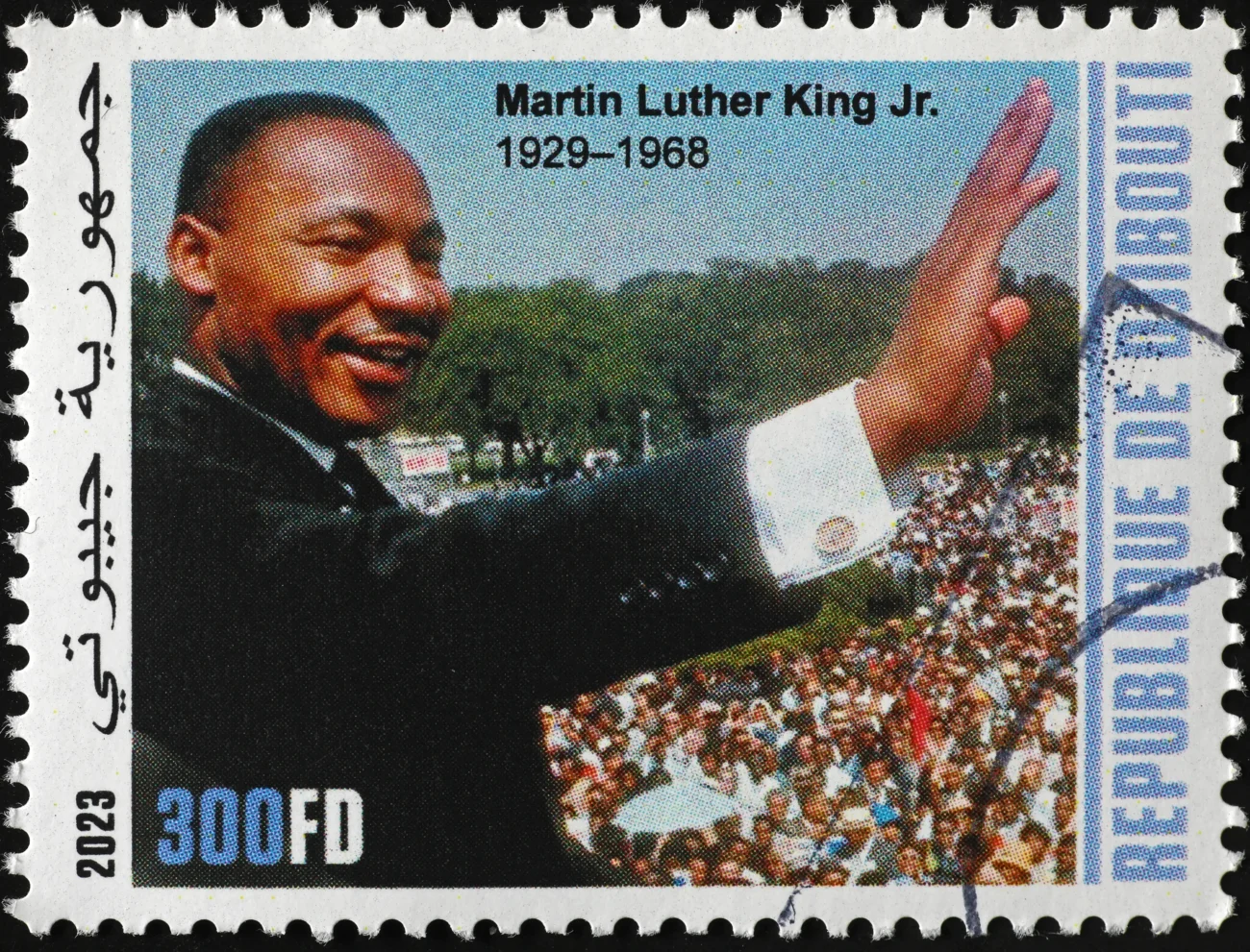 shutterstock_2424366081-2 | TVGURU.cz Poštovní známka, na které je Martin Luther King.