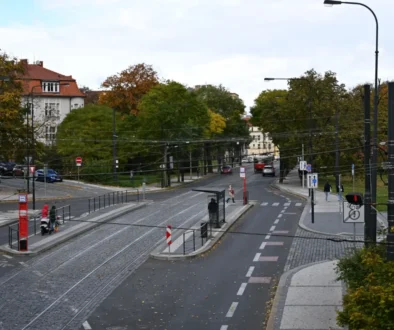 I při čekání na tramvaj se může leccos odehrát
