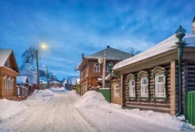 zasněžená vesnice