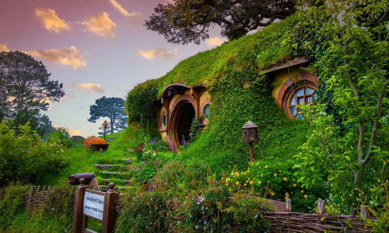 Bilbův dům z Hobita a strom který má nabarvené listy