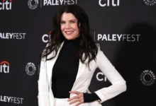 Lauren Graham pózuje na fotku.