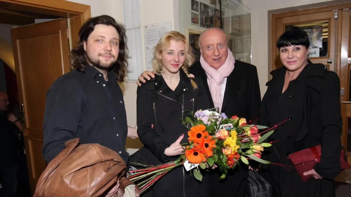 Rodina Slováčkových ještě s Aničkou