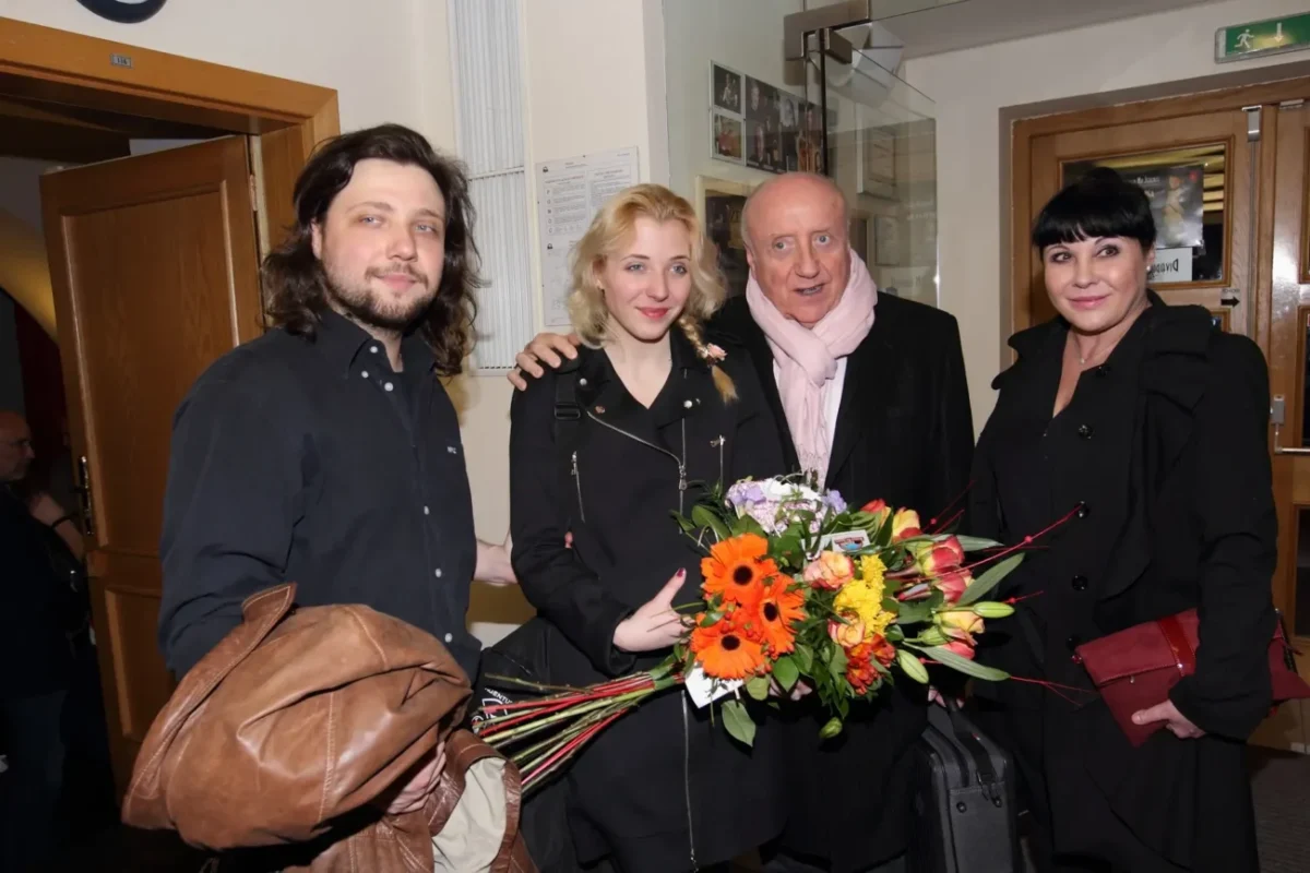 Rodina Slováčkových ještě s Aničkou