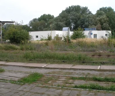 Tuzex u vlakového nádraží v Kouřimi