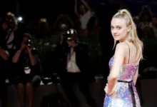 Dakota Fanning pózuje novinářům.