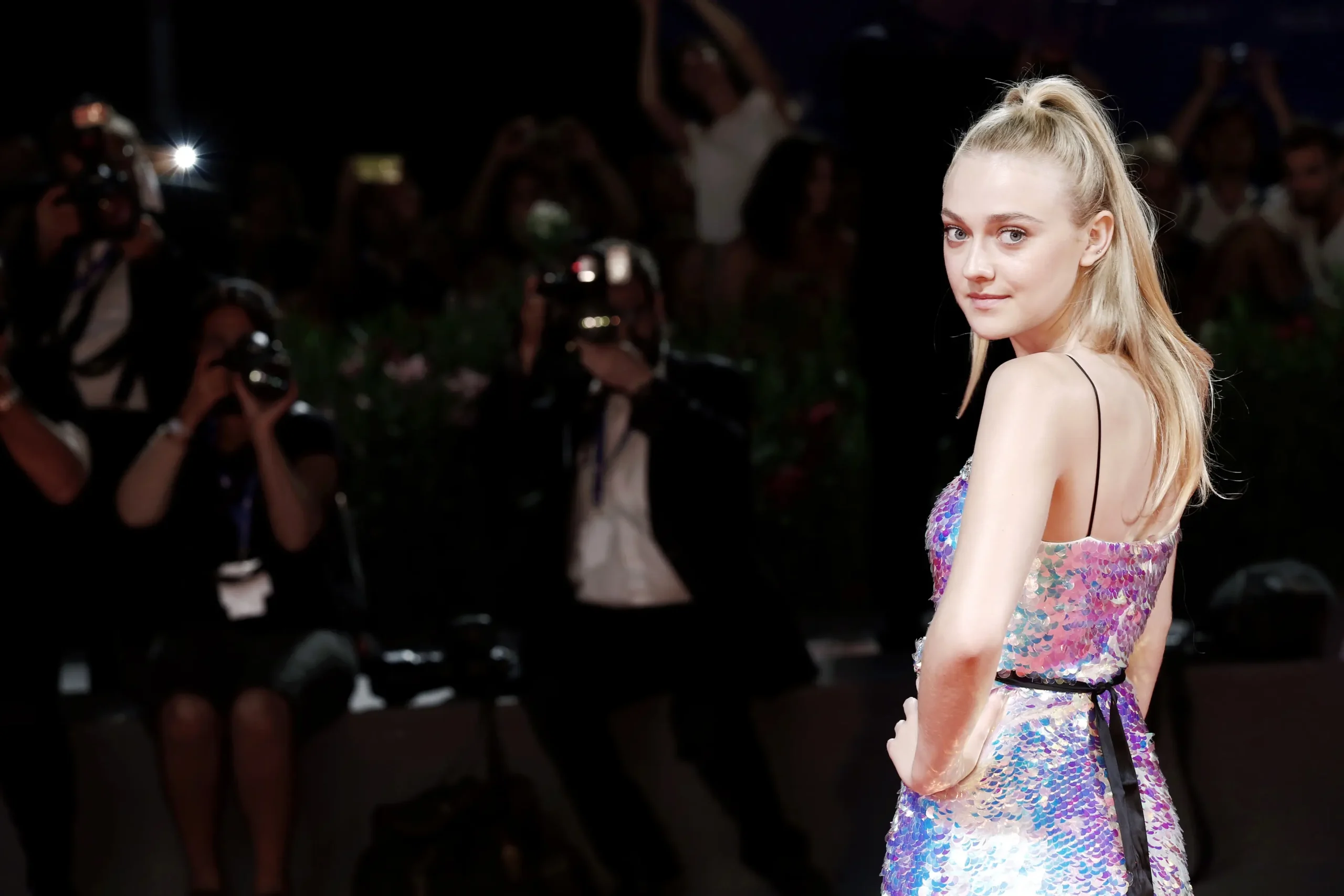 Dakota Fanning pózuje novinářům.