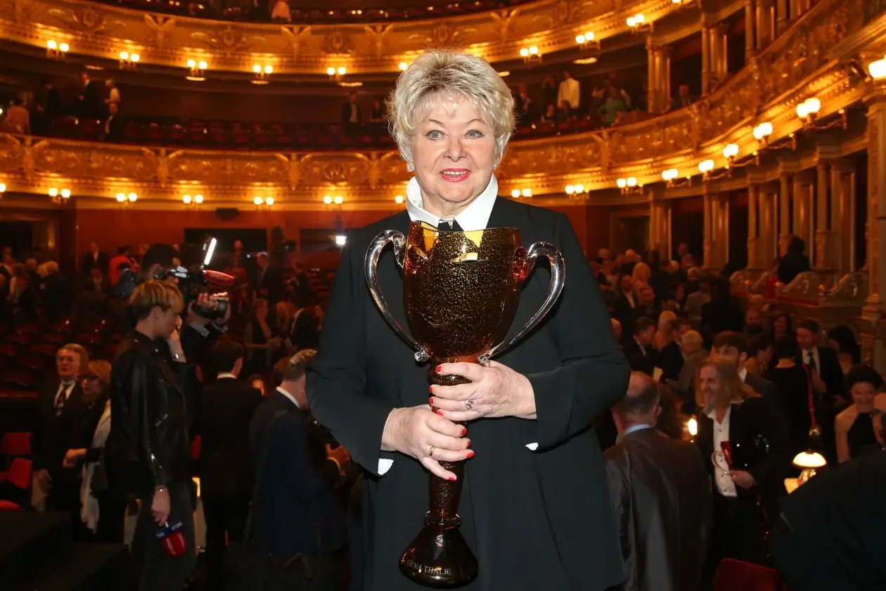 Alena Vránová s cenou Thálie 