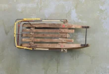 dřevěné sáňky starožitné