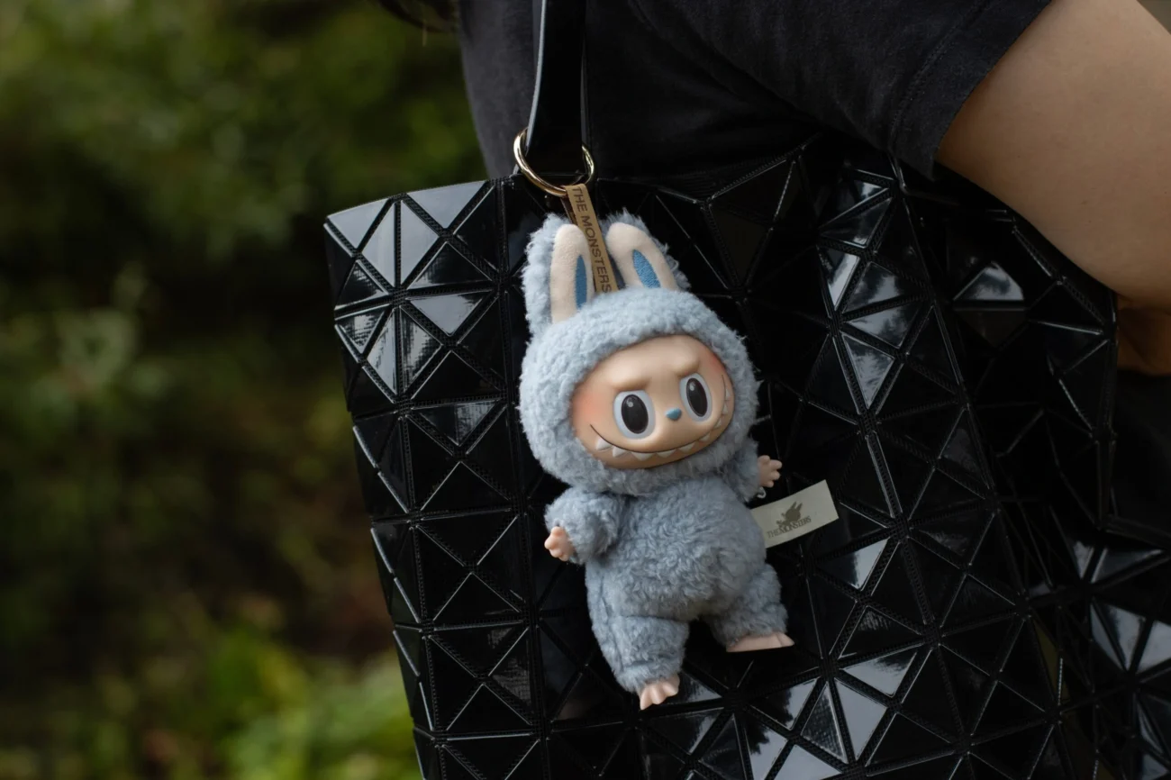 shutterstock_2674608005-scaled | TVGURU.cz Ošklivá panenka Labubu