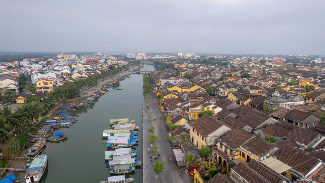 shutterstock_2602456651-2 | TVGURU.cz Pohled z výšky na vietnamské město