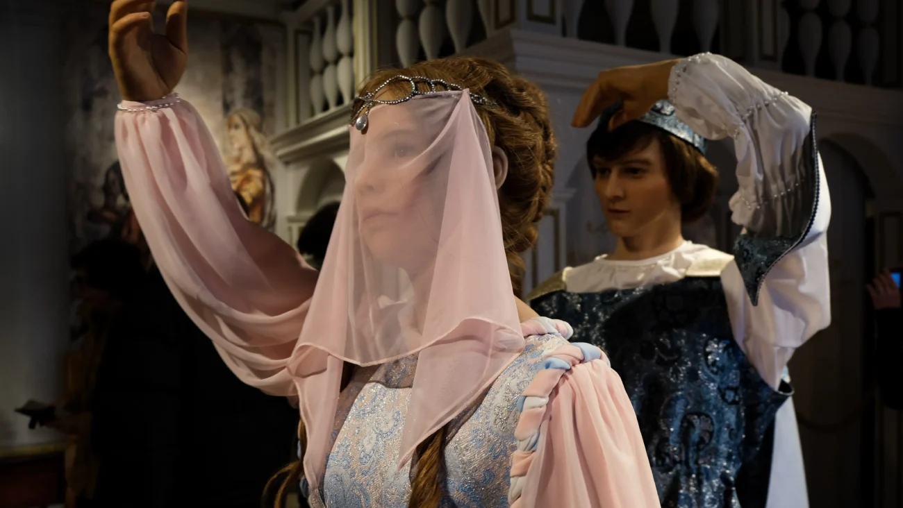 kostýmy na figurínách