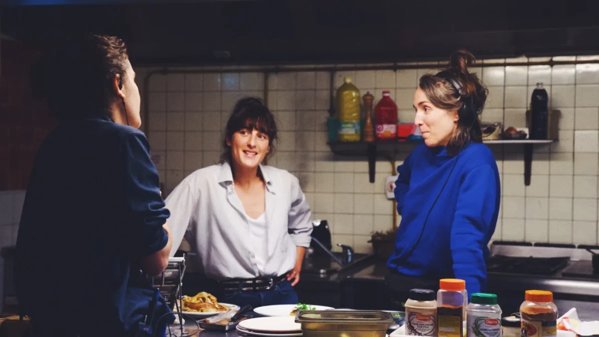 Scéna z filmu Ahoj a díky.