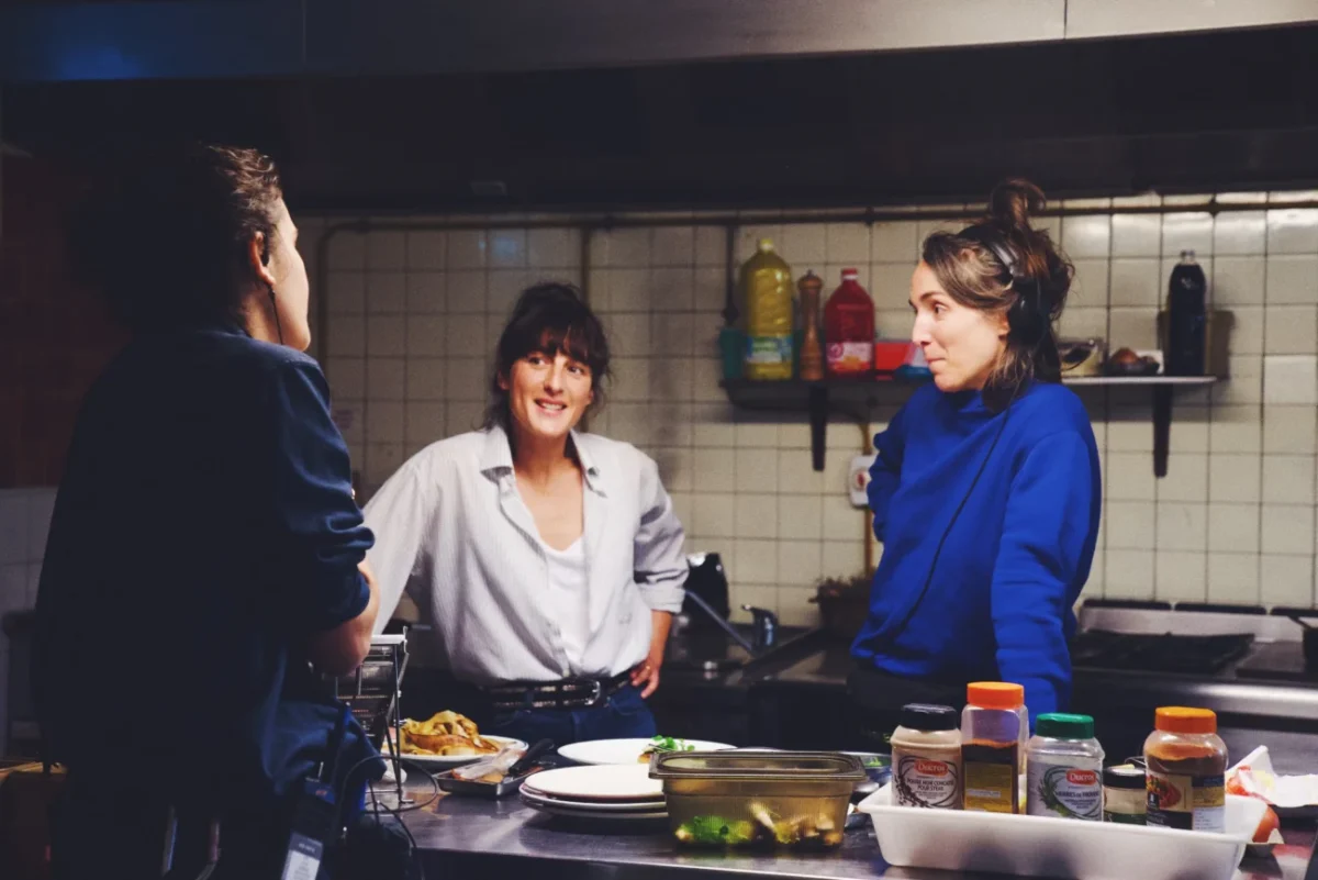 Scéna z filmu Ahoj a díky.