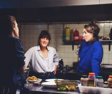 Scéna z filmu Ahoj a díky.