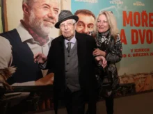 Jiří Suchý na premiéře filmu Moře na dvoře.