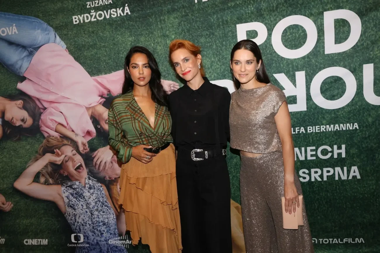 Ústřední trojice hereček české adaptace filmu Pod parou. Zdroj: Profimedia | TVGURU.cz Ústřední trojice hereček české adaptace filmu Pod parou. Zdroj: Profimedia