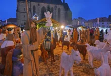 tradiční ručně vyráběný betlém bez Ježíška