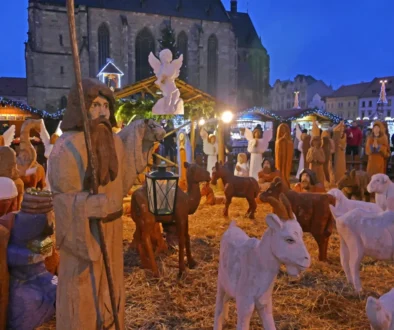 tradiční ručně vyráběný betlém bez Ježíška