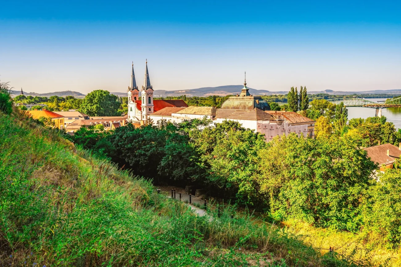 Pohled na maďarské městečko. 