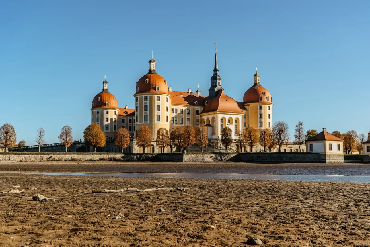 shutterstock_2176838095-2 | TVGURU.cz Pohled na zámek Moritzburg