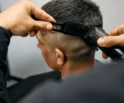 kadeřník vytvářející moderní účes