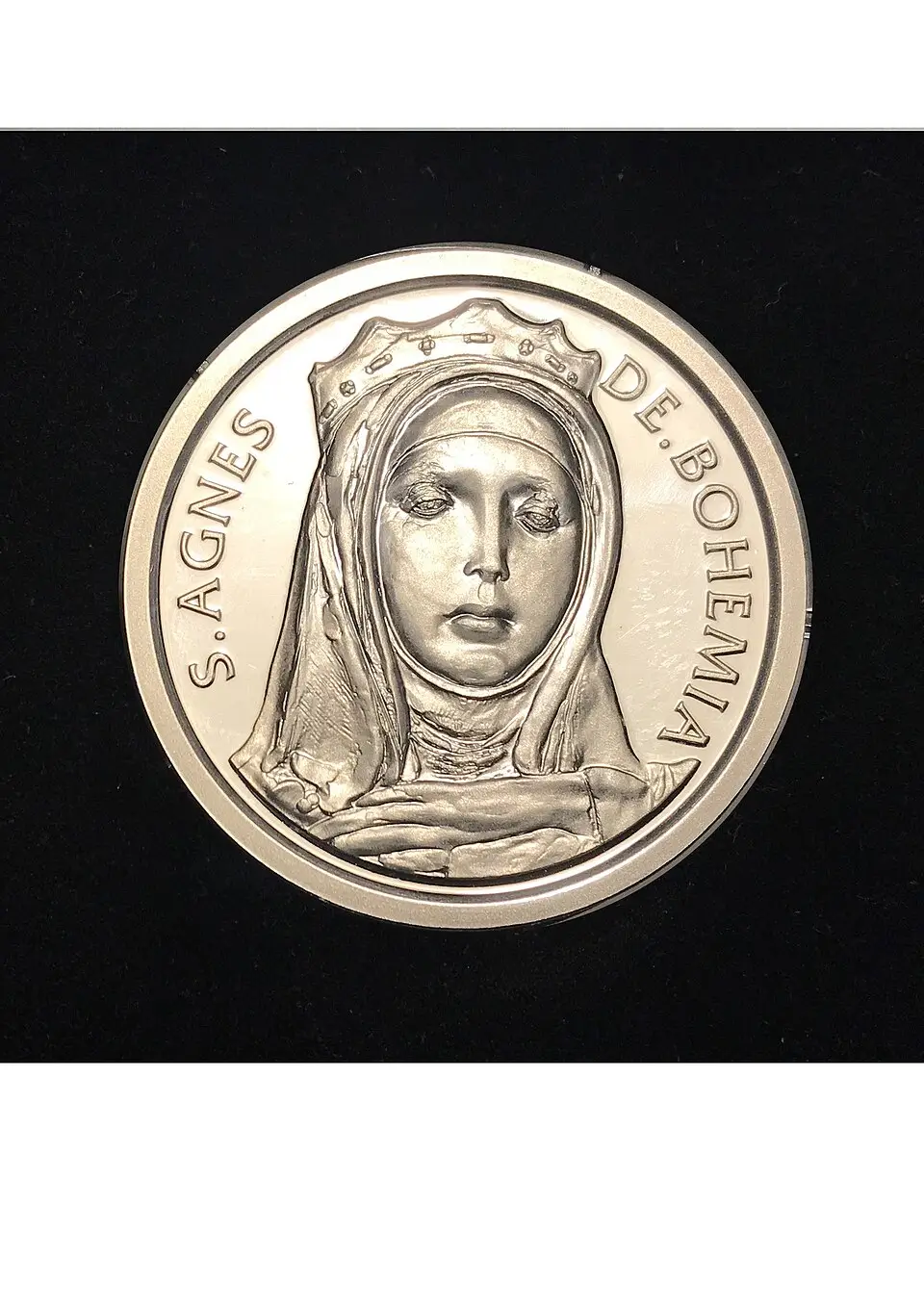 Medaile sv. Anežky České, vyrobená u příležitosti její kanonizace roku 1989 | TVGURU.cz Medaile sv. Anežky České, vyrobená u příležitosti její kanonizace roku 1989