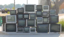 televize na hromadě