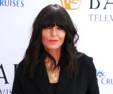 Claudia Winkleman pózuje na fotku.