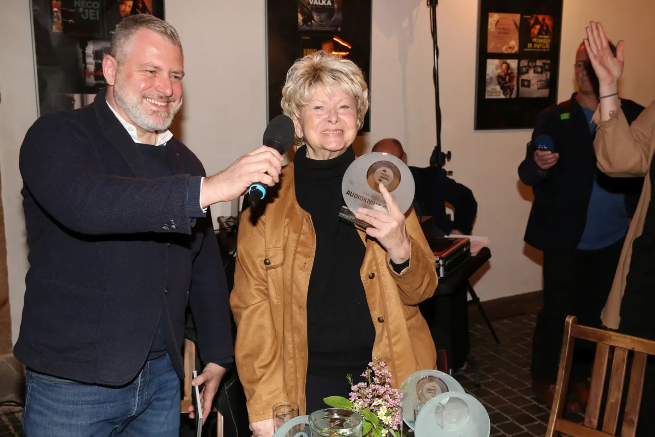 profimedia-0868032015 | TVGURU.cz Alena Vránová přebírá cenu za audioknihu roku