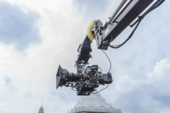 kamera natáčí film ve vzduchu