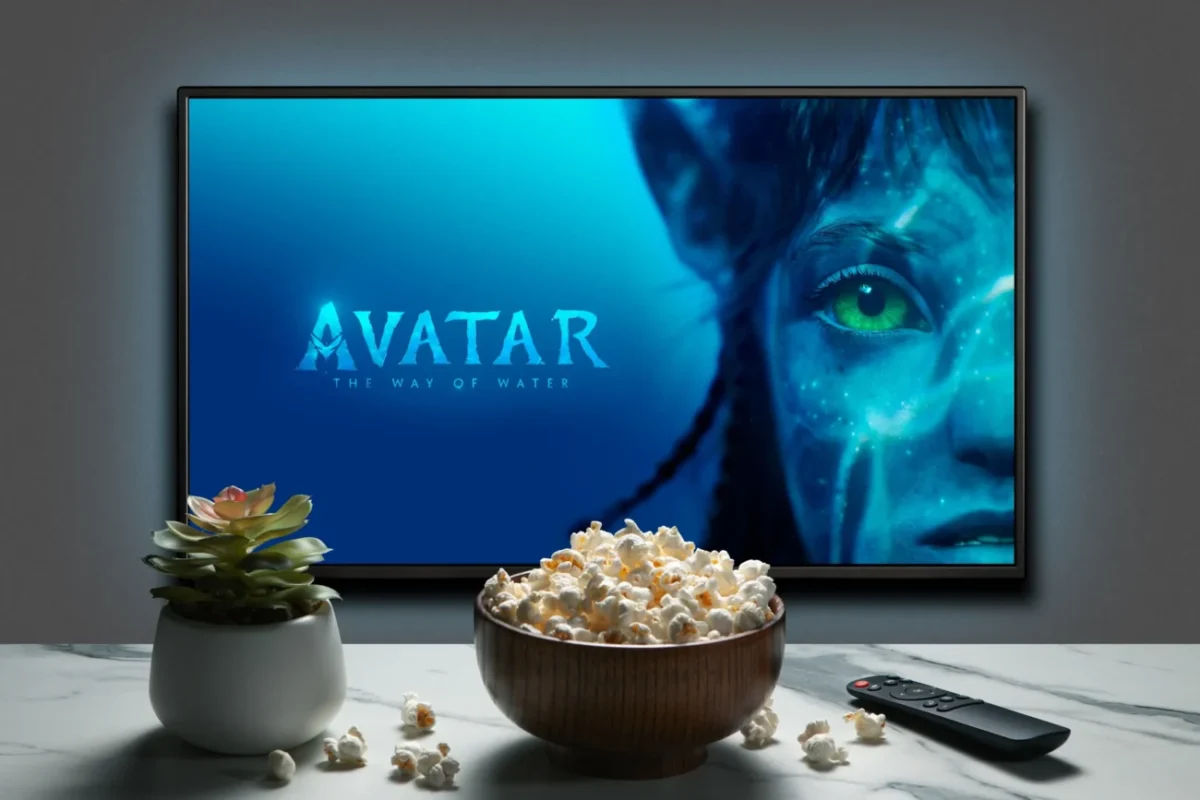 Na televizi běží Avatar.