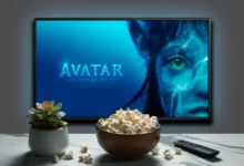 Na televizi běží Avatar.