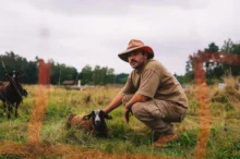 Vojtěch Kotek na farmě