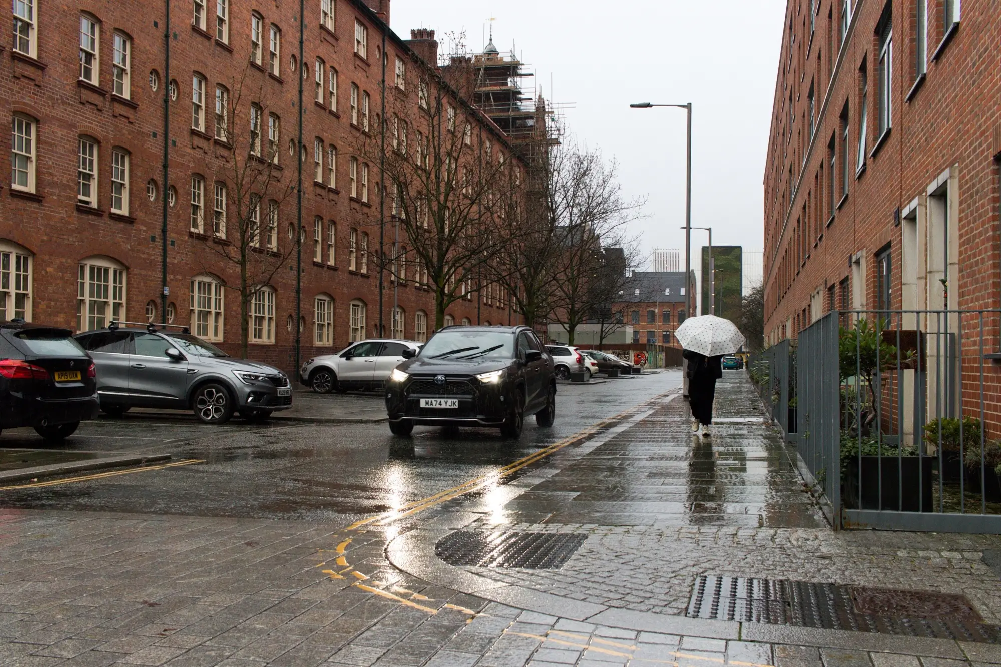 Mokré a ponuré ulice letošního prosince | TVGURU.cz Mokré a ponuré ulice letošního prosince