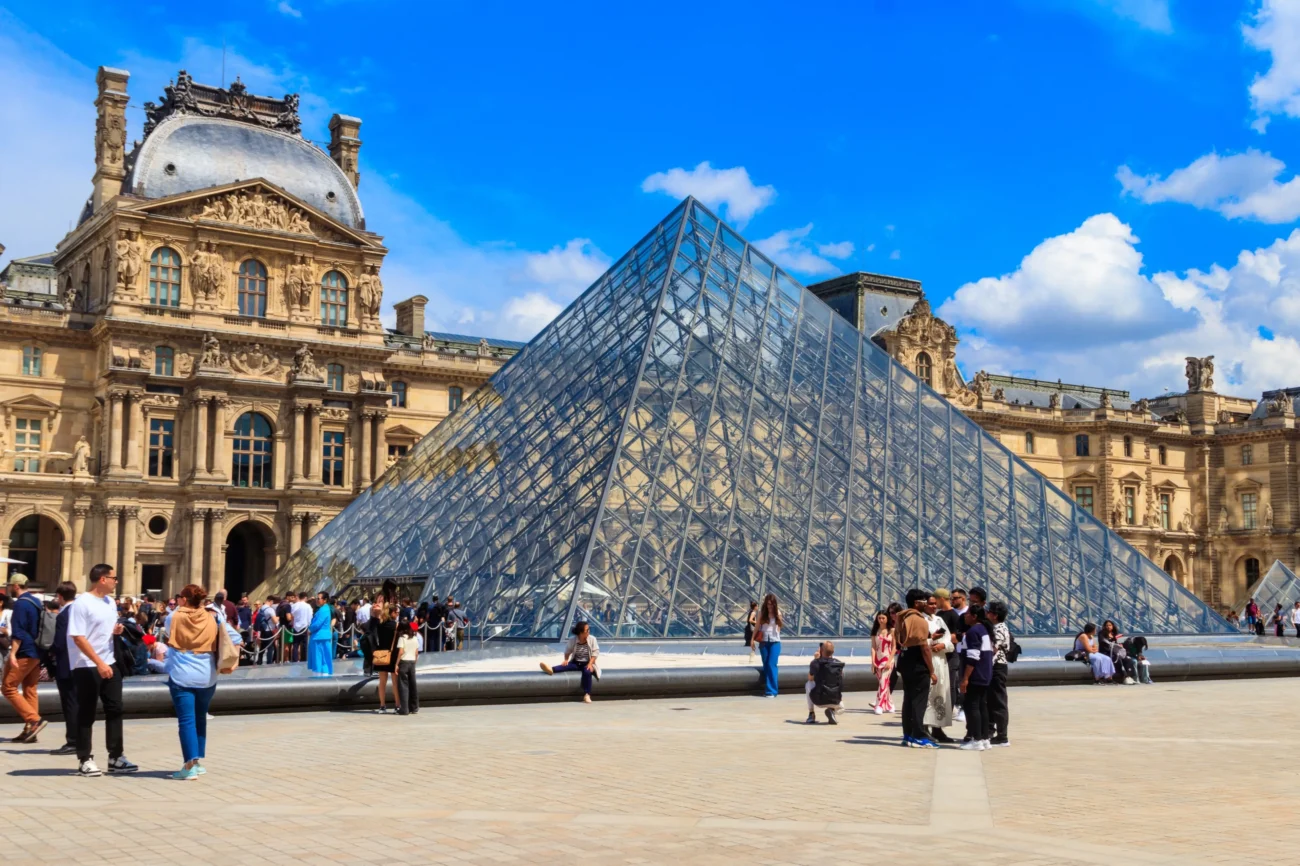Louvre v Paříži
