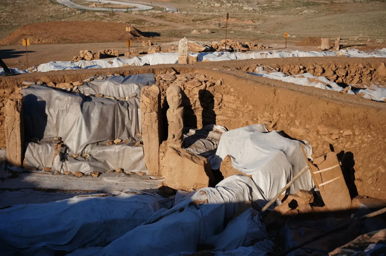 Karahan Tepe sešitá pusa | TVGURU.cz Socha se sešitou pusou