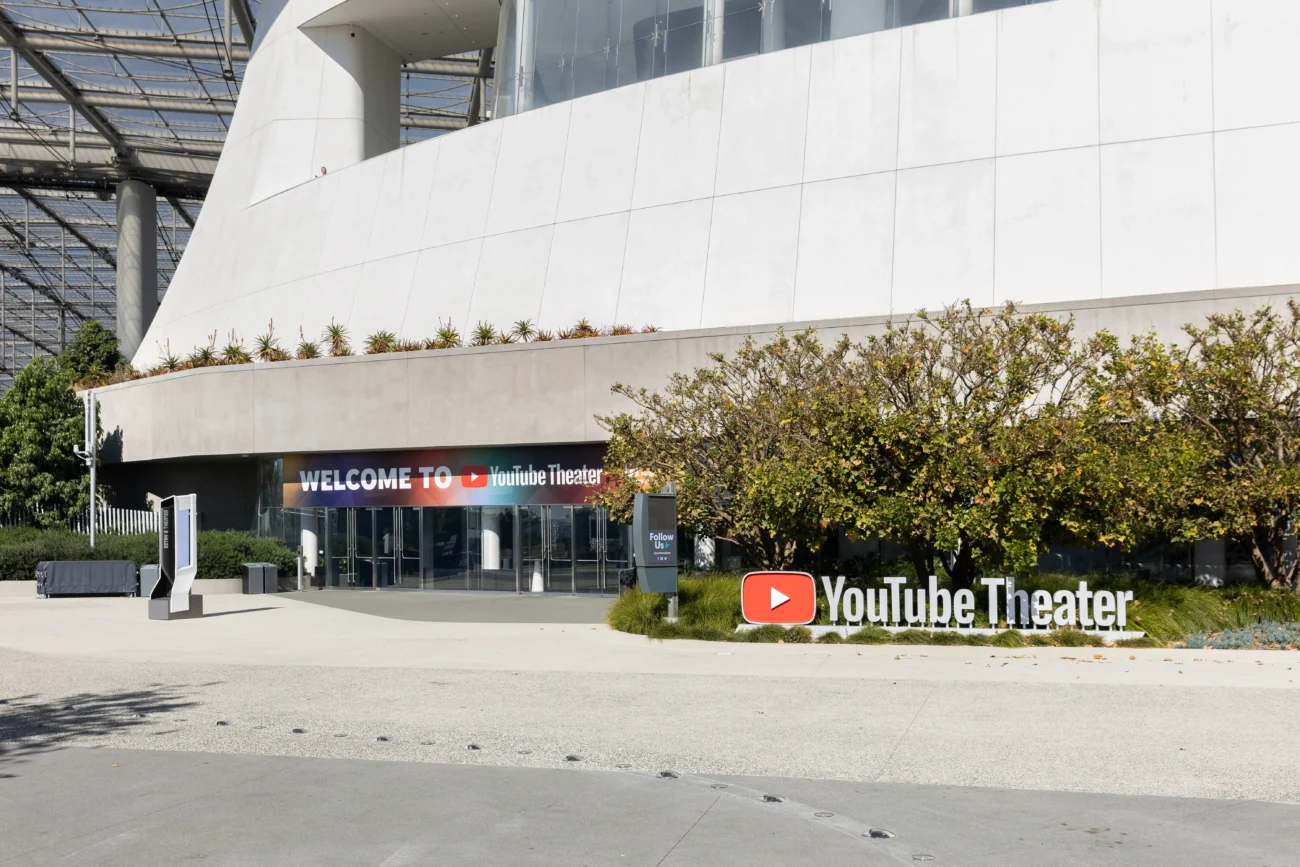 shutterstock_2546260961-min | TVGURU.cz budova YouTube