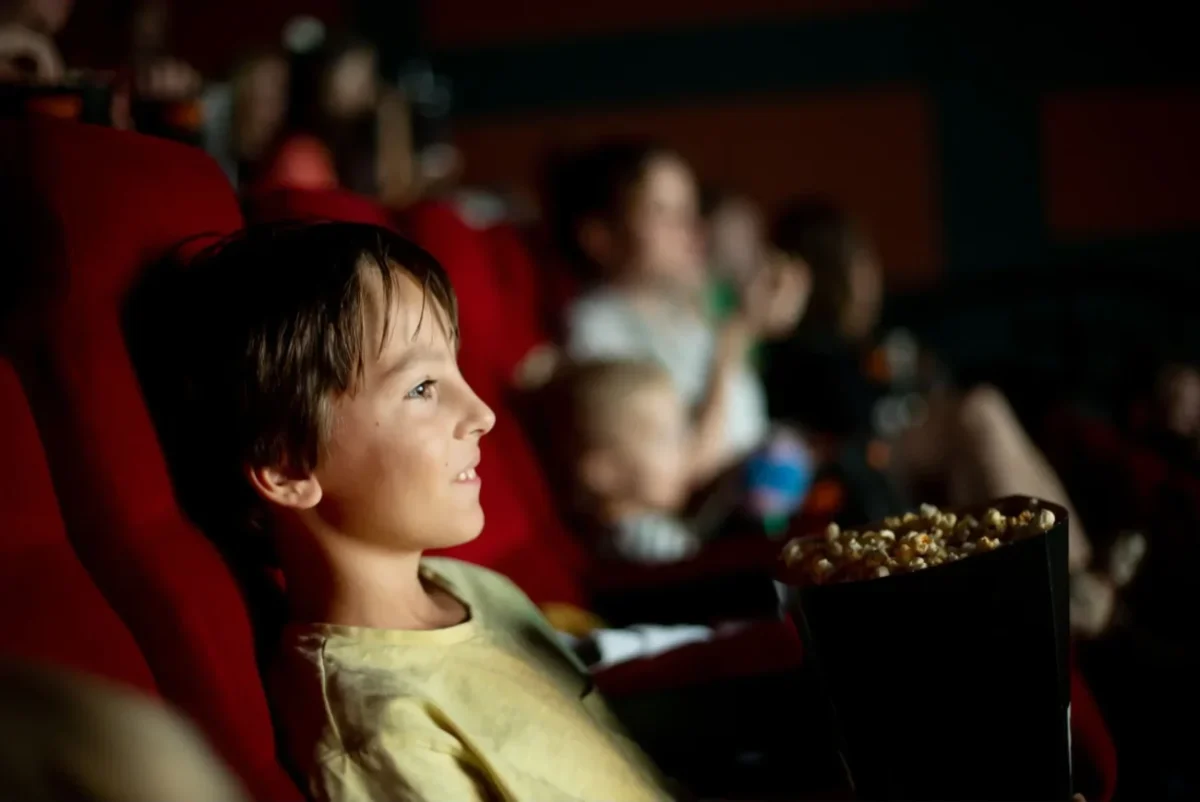 kluk v kině
