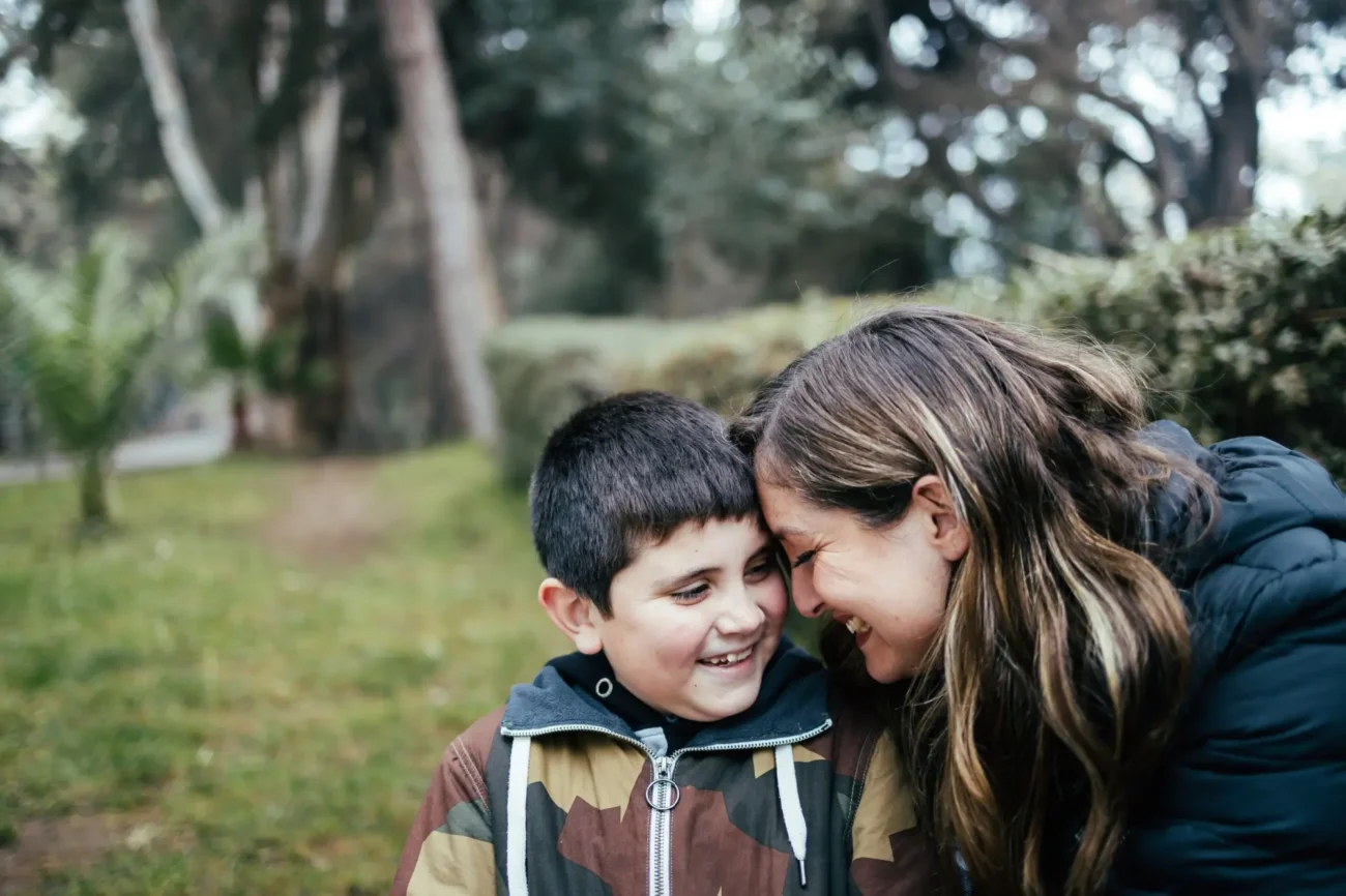 máma | TVGURU.cz dítě s matkou